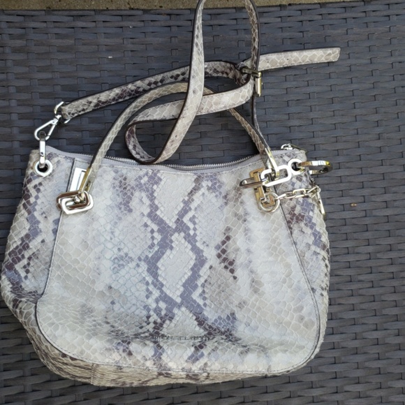 Michael Kors Handbags - Authentic Micheal Kors Handbag